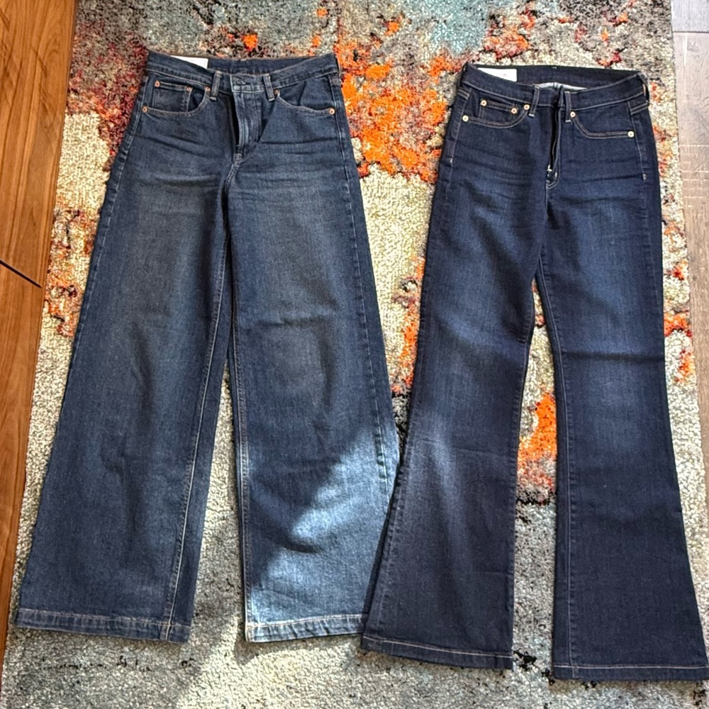 Lot. 2 GAP jeans. Looks like new. Size 27